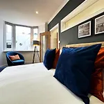 Liam Place Near Hyde Park - 1 Double Bed, 1 Sofa Bed, Spacious Apartment, Private Entrance